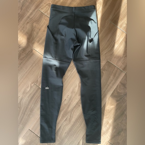 Alo Yoga High-Waist 4 Pocket Utility Legging - Picture 8 of 10